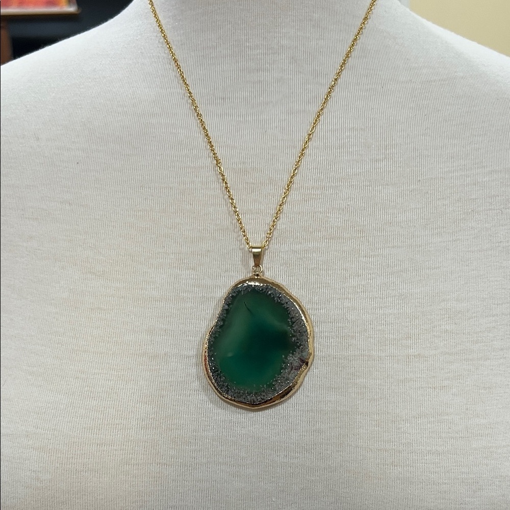 Gold-Tone Necklace with Green Pendant Agate - Picture 2 of 8